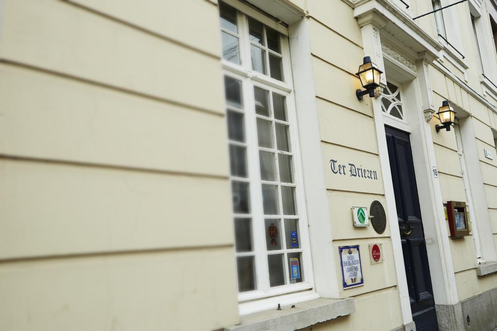 Hotel Ter Driezen トゥルンホウト エクステリア 写真
